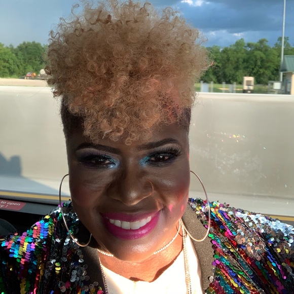 Meet your Posher, Nicole - Picture 1 of 1